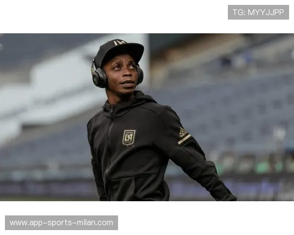 戴维斯持续高光护框,洛杉矶稳固比赛走势