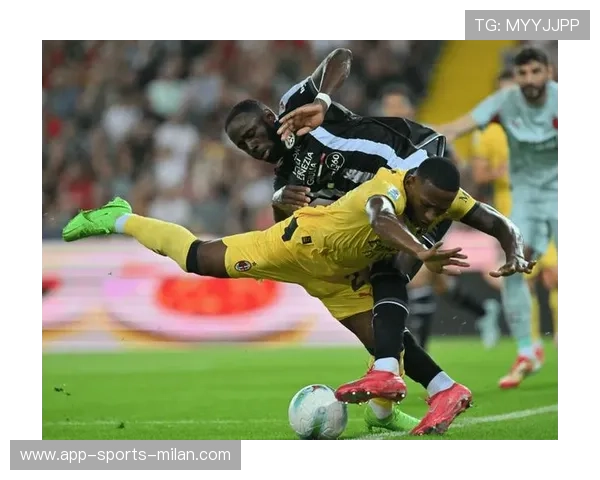 意甲米兰边路高速推进多次奏效,比赛被彻底带快 意甲米兰边路高速推进多次奏效,比赛被彻底带快