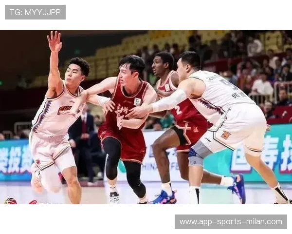 CBA冠军之争激烈，广东宏远与辽宁本钢接连称霸赛场