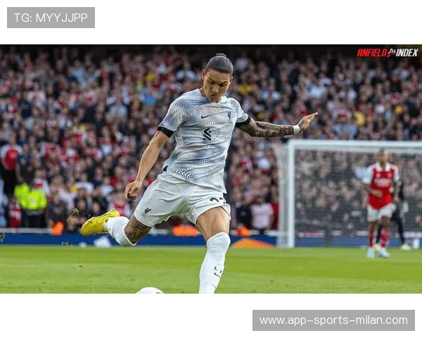 利物浦断球发起快攻，努涅斯抽射挂远角