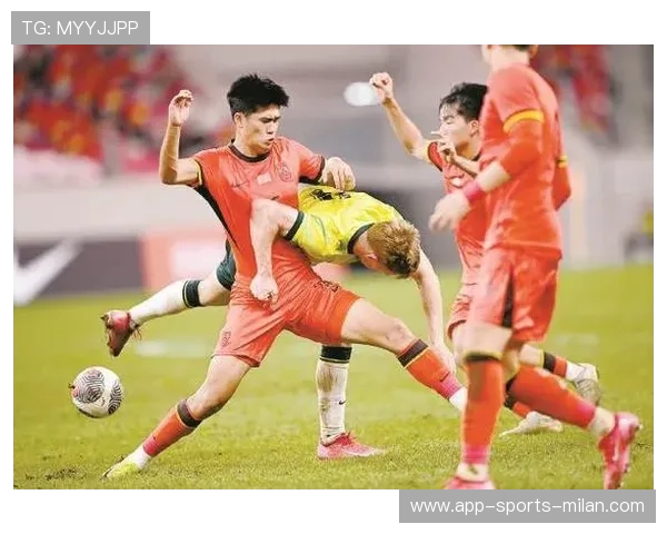 彭啸防守端稳住禁区 彭啸防守端稳住禁区