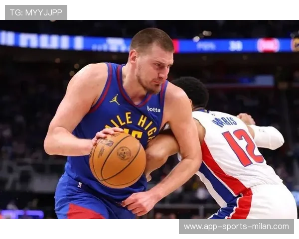 约基奇背身策应高效,掘金队友频繁得分